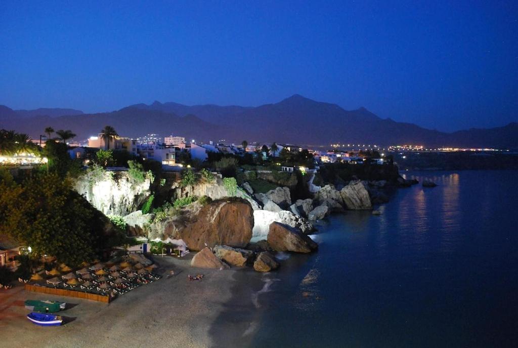 Edificio Verdemar - Stunning 1 Bed Apartment With Pool & Sea Views Nerja Zewnętrze zdjęcie
